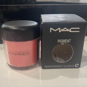 1 MAC NIB Pigment Eye Shadow Full Size Rose color